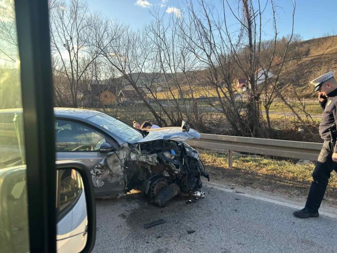 Саобраћајна незгода код Мркоњић Града, има повријеђених (ФОТО)