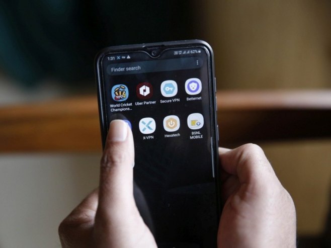 Млађи од 15 година у Француској остају без друштвених мрежа