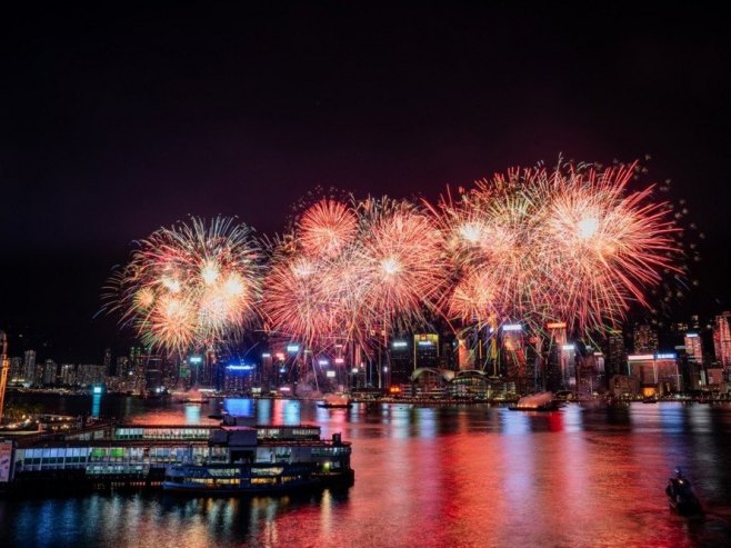 Ватромет у Кини (фото: EPA/LEUNG MAN HEI) 
