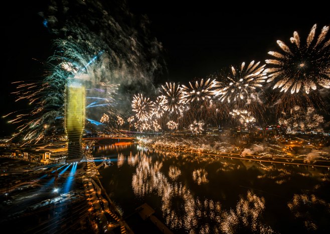 Велики број грађана и туриста дочекује 2026. у Београду