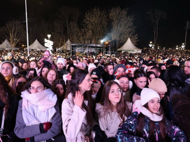 Бањалучани поноћ дочекали уз Наташу Беквалац (ФОТО)