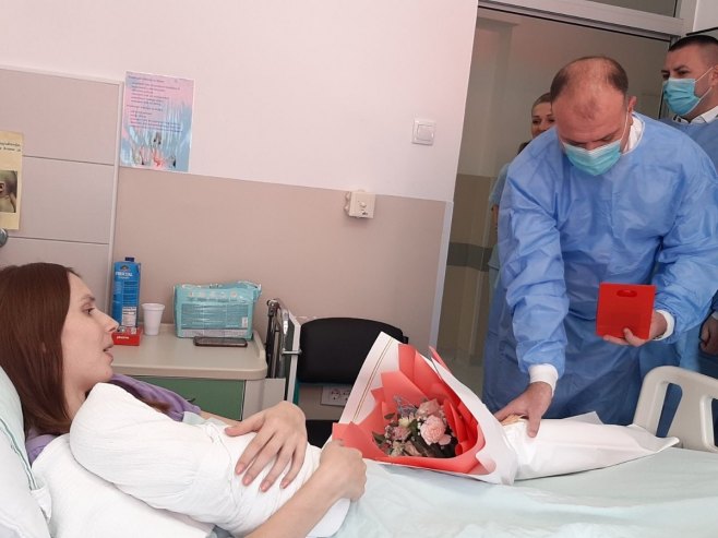 Зворник: Градоначелник даривао прву бебу