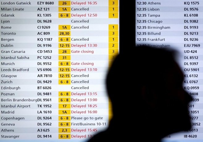 Готово 450 летова отказано или одложено на аеродрому "Схипхол" због снијега и вјетра