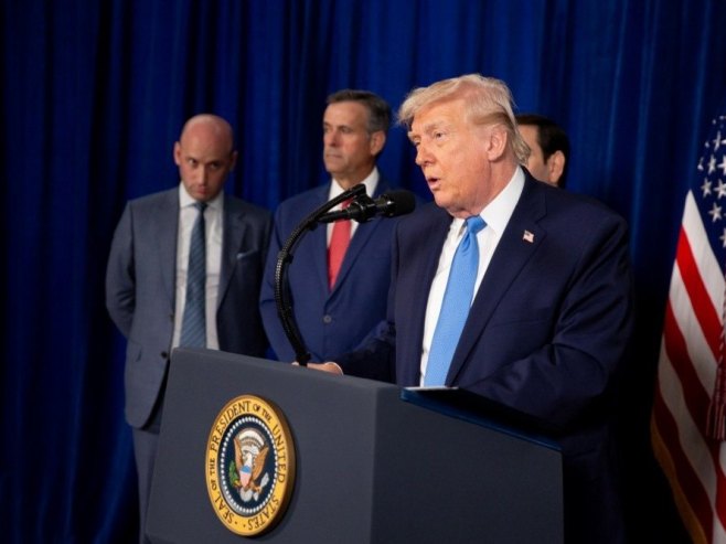 Доналд Трамп (фото: EPA/NICOLE COMBEAU) Доналд Трамп (фото: EPA/NICOLE COMBEAU) -