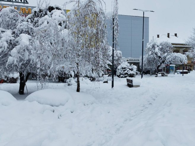 У Бијељини заказале зимске службе (ФОТО)