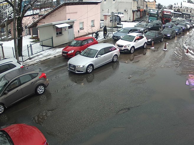 На свим прелазима према Хрватској велике гужве На свим прелазима према Хрватској велике гужве