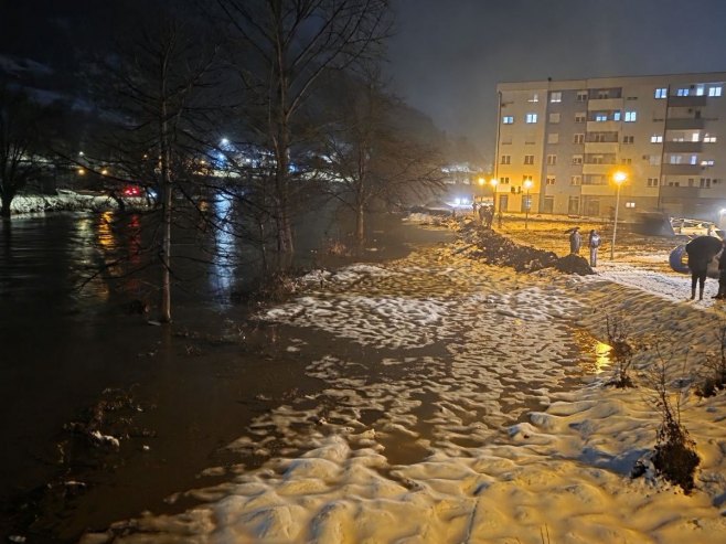 На подручју општине Фоча у порасту водостаји Дрине, Ћехотине, Бистрице (ВИДЕО)