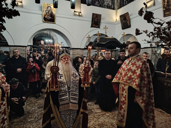 Вечерње богослужење и налагање бадњака у Старој цркви на Башчаршији