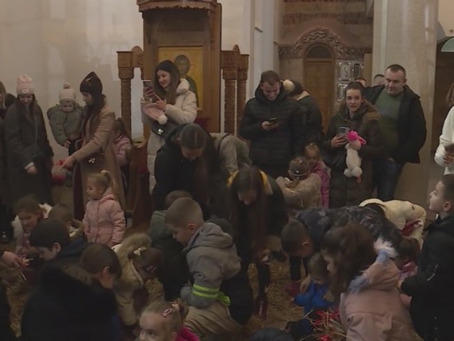 Породичним сабрањима чувати обичаје и традицију у свим домаћинствима (ВИДЕО)