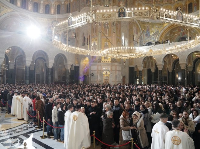 Прослава Божића у Србији почела литургијама