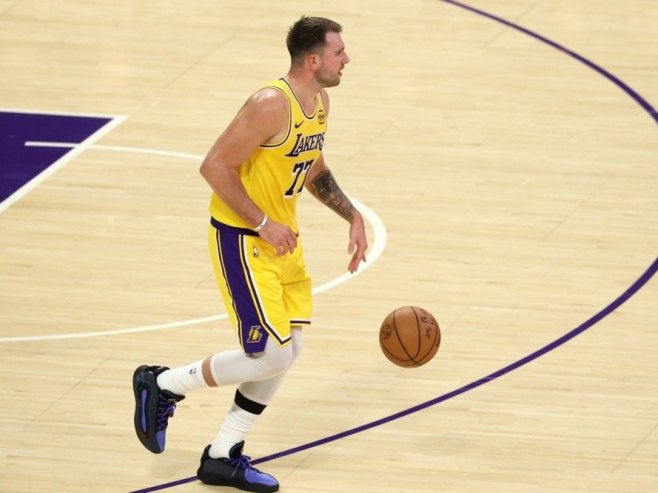 НБА: Дончић и Џејмс убацили по 30, Лејкерсима трећа побједа у низу (ВИДЕО)