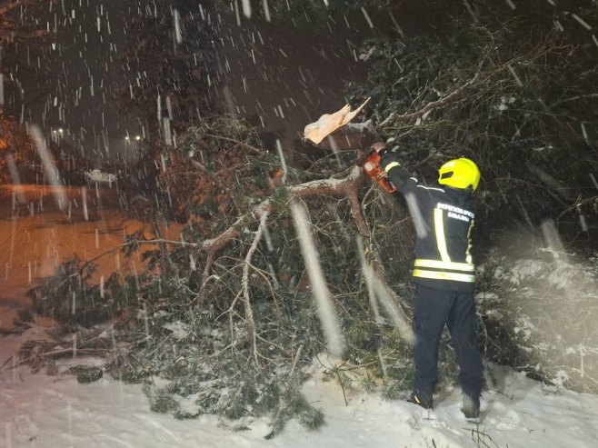 Пуне руке посла за бањалучке ватрогасце (ФОТО)