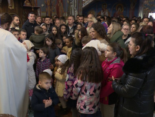 Срби широм Косова и Метохије на божићним литургијама