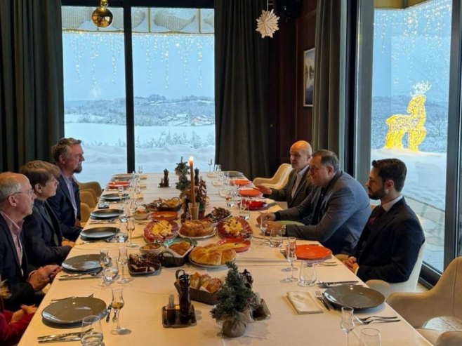 Додик уприличио божићни ручак са Родом Благојевићем