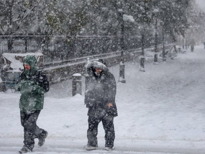 Француска под црвеним и наранџастим упозорењима због олује Горети
