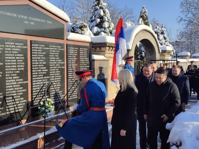 Обиљежавање Дана Републике - положени вијенци на гробљу Свети Пантелија (ФОТО)