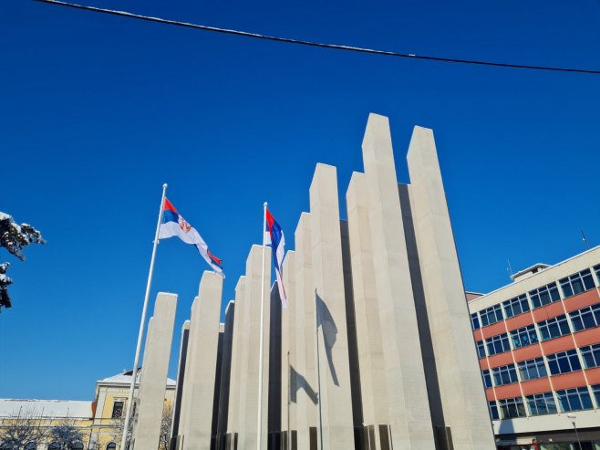 РТРС, 14.00 - ДАН РЕПУБЛИКЕ - ОТВОРЕНИ ПРОГРАМ: Говоримо о откривању Централног спомен - обиљежја