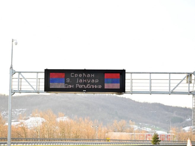 Слоган "Живјеће огњиште" на информативним порталима на ауто-путевима