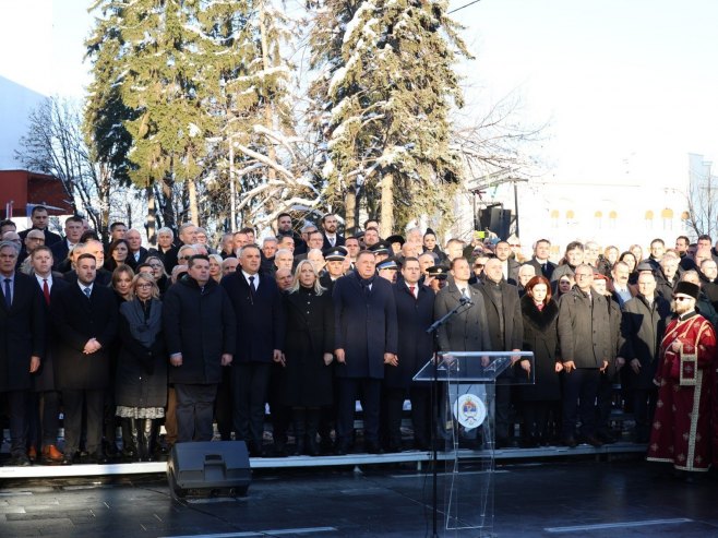 Откривено и освештано Централно спомен-обиљежје; Поклонити се борцима који су животе уградили у темеље Српске (ФОТО/ВИДЕО)