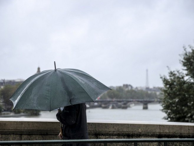 Олуја погодила Француску, удари вјетра до 213 километара на час