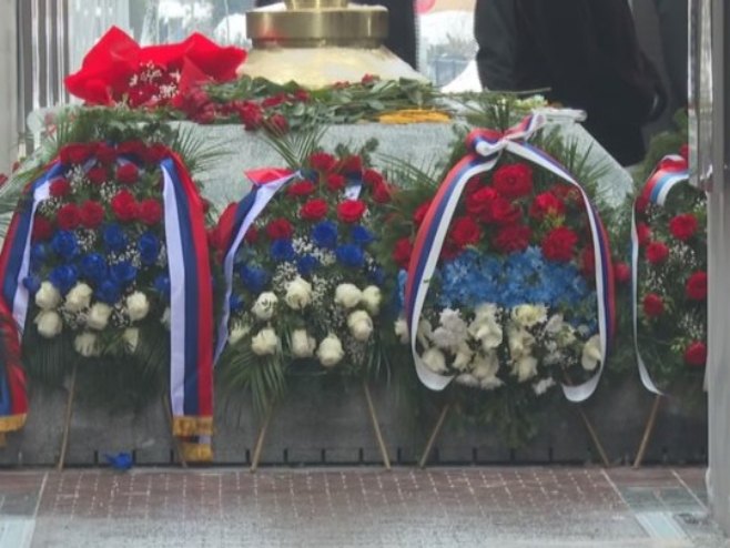 Делегације Српске и Србије положиле вијенце на Централно спомен-обиљежје