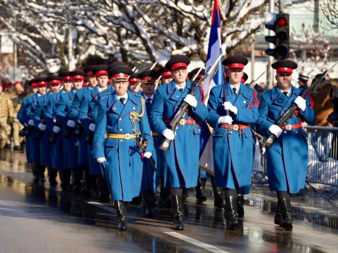 УЖИВО - Свечани дефиле поводом Дана Републике Српске