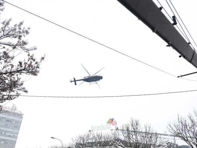 Спектакуларан прелет хеликоптера Управе за ваздухопловство на свечаном дефилеу поводом Дана Републике