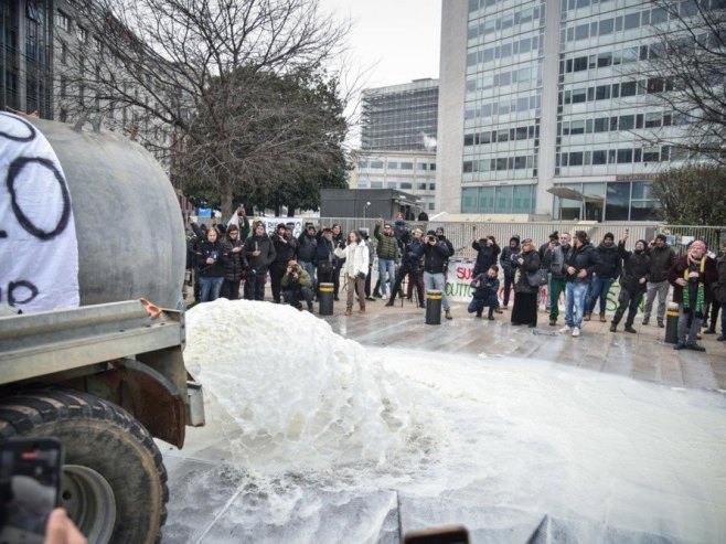 Усвојен споразум ЕУ-Меркосур: Потписивање 17. јануара упркос протесту пољопривредника (ВИДЕО)