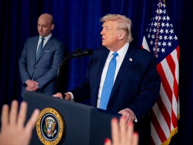 Трамп: Пратимо ситуацију у Ирану, ако почну да убијају људе ударићемо снажно