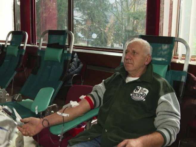 У рату рањеним саборцима, у миру суграђанима - Борислав Радановић из Дервенте даровао крв 100 пута (ВИДЕО)