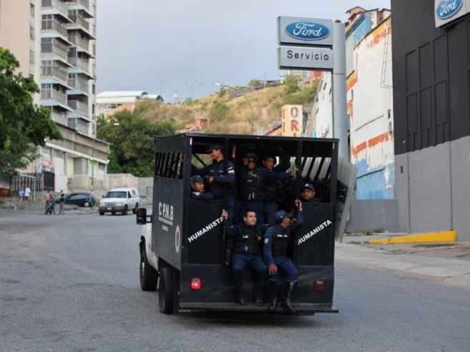 Стејт департмент савјетовао Американцима у Венецуели да одмах напусте земљу