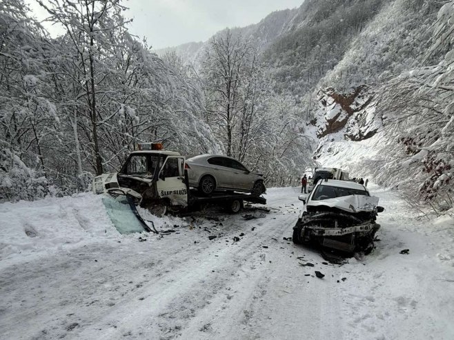 Саобраћајна незгода на путу Сарајево-Фоча (ФОТО)