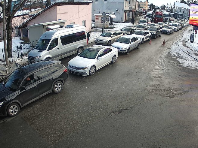 Гужва на свим прелазима према Хрватској