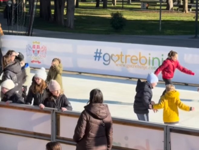 Отворено клизалиште испред требињског Културног центра