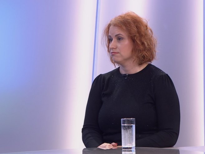 Давидовић Кнежић: Побољшати квалитет живота породица и обезбиједити стабилност у њиховој свакодневници (ВИДЕО)