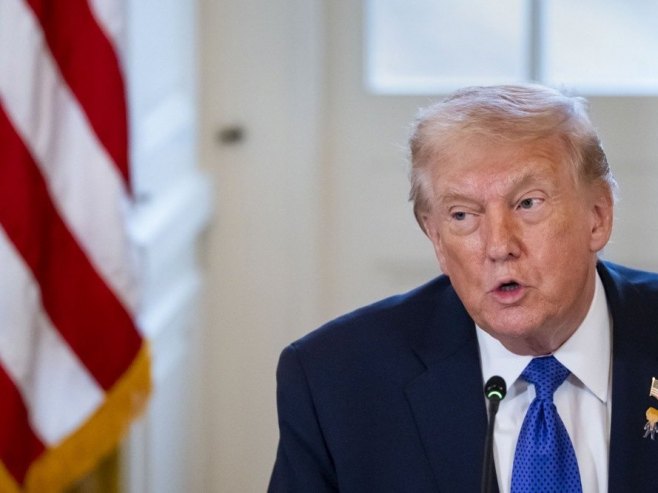 Доналд Трамп (фото: EPA/BONNIE CASH) - 