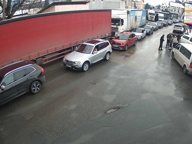 Чекања на граничним прелазима Градишка и Доња Градина