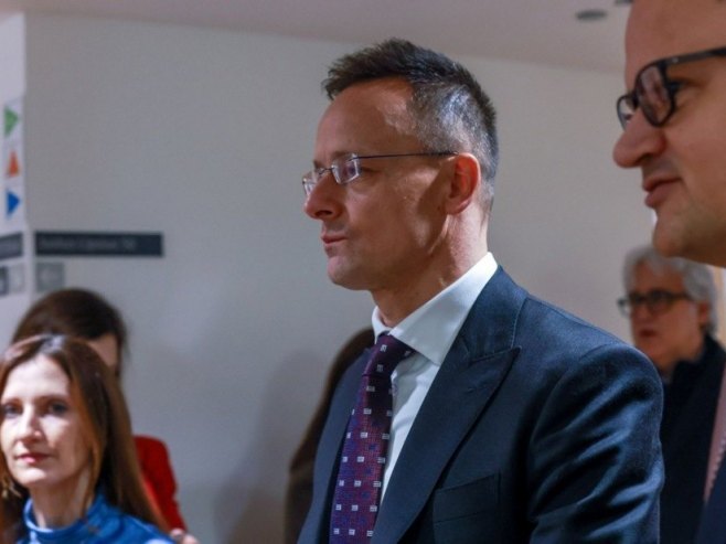 Сијарто: Мађари да избјегавају путовање у Иран