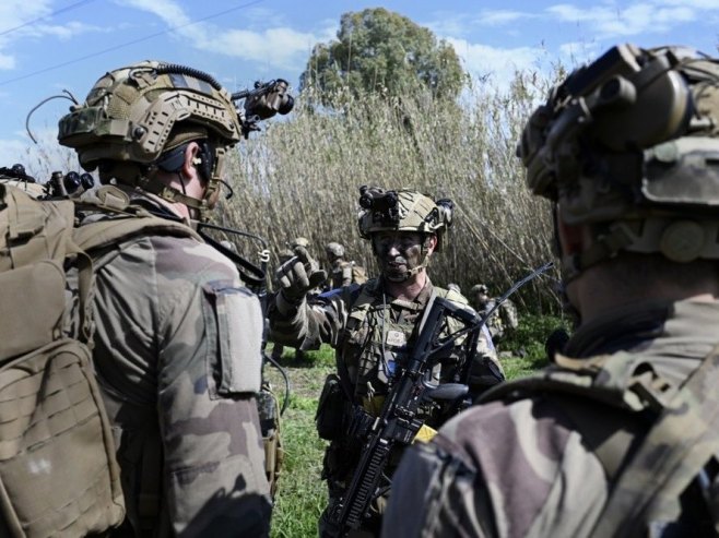 Француска ће учествовати у европској војној мисији на Гренланду