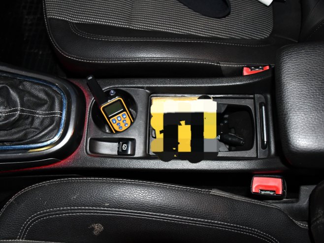 ПУ Бијељина: Пронађени кокаин, ометач видео-надзора, ухапшено једно лице (ФОТО)