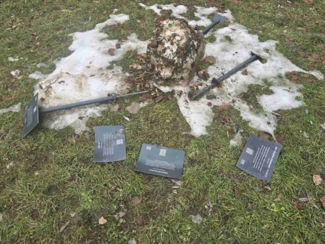 Нови чин вандализма: Уништен инвентар у парку у Обилићеву