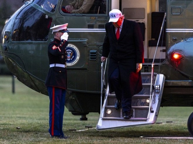 Доналд Трамп (Фото: EPA/SHAWN THEW / POOL) - 