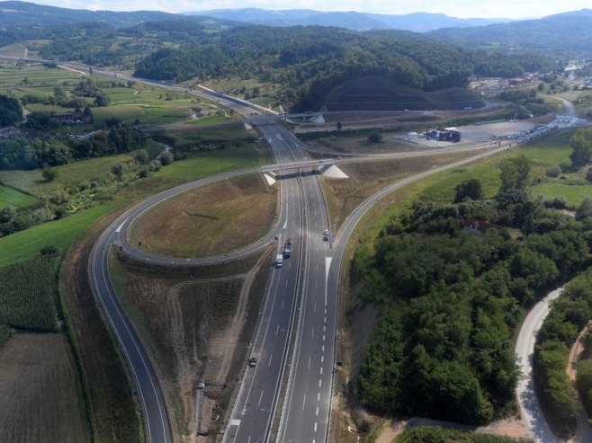 На ауто-путу Милош Велики ланчани судар (ФОТО/ВИДЕО)