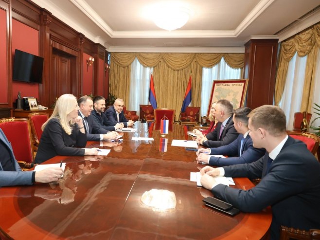 Минић са делегацијом СНСД-а; Конференција за новинаре на РТРС