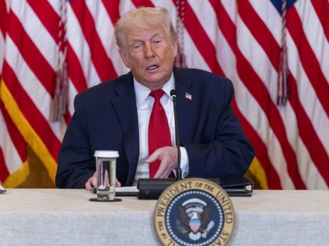 Трамп: Могуће царине земљама које су против преузимања Гренланда