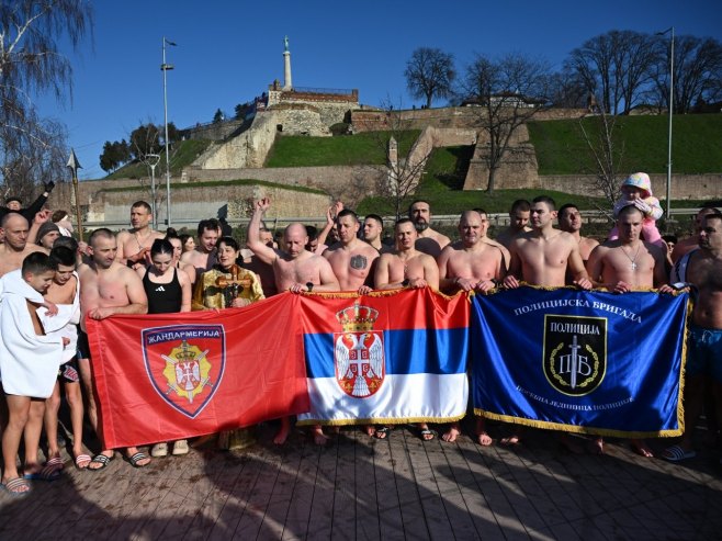 Пливање за Часни крст, ушћe Саве у Дунав (Фото: TANJUG/ ANA PAUNKOVIĆ) 