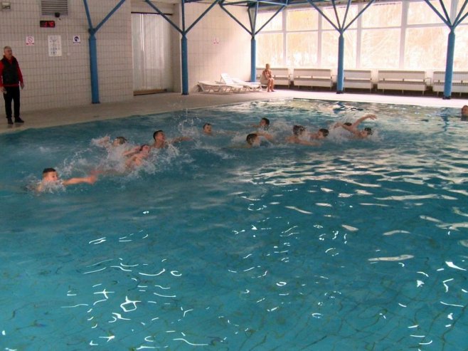 Српско соколско друштво "Соко Добрун" из Вишеграда организовало пливање за Часни крст