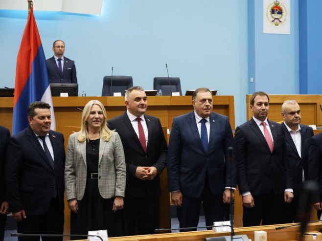 Цвијановић: Честитам премијеру Минићу и новој Влади Републике Српске на избору (ФОТО)