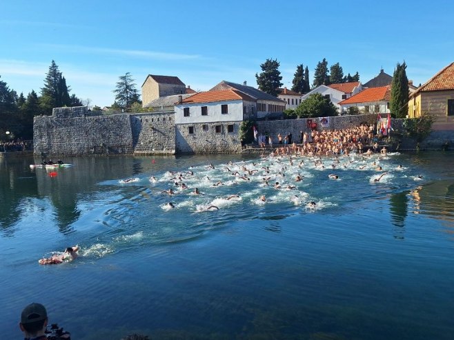 Пливање за Часни крст - у Требињу више од 200 учесника, најбржи Андреј Лучић (ФОТО)
