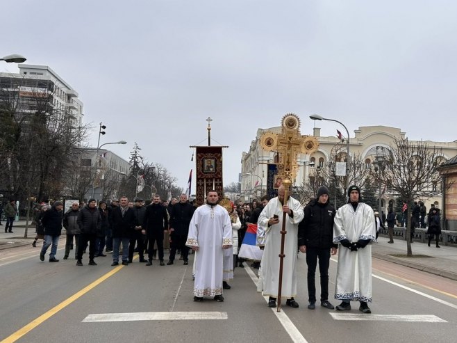 Пливање за Часни крст - литија у Бањалуци, у Требињу више од 200 учесника (ФОТО)